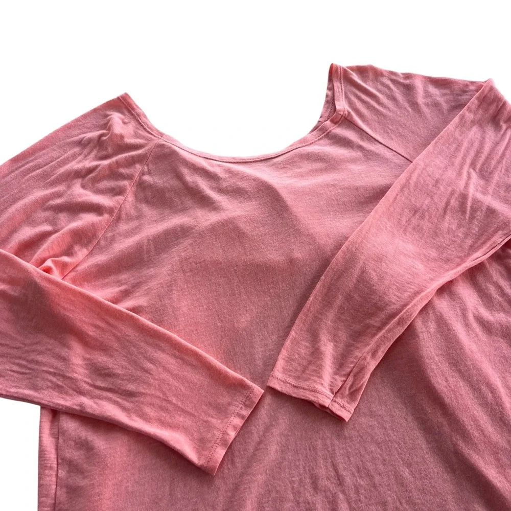 Fabletics Women's Med. Coral Flamingo Twist Switch Back Long Sleeve Tee Athletic